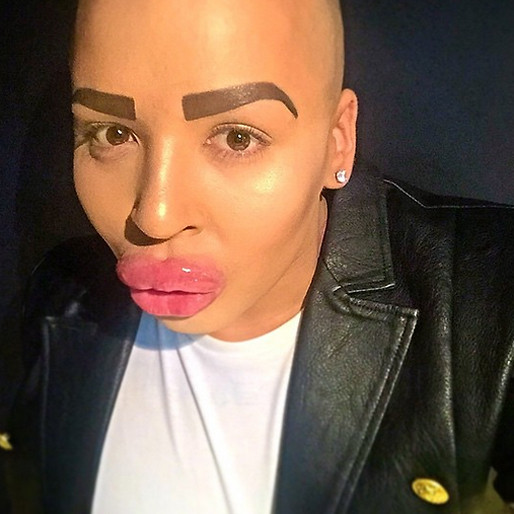 Jordan James Parke, 23, som lagt en miljon kronor på kirurgiska ingrepp för att se ut som Kim Kardashian. Jordan James Parke, 23, som lagt en miljon kronor på kirurgiska ingrepp för att se ut som Kim Kardashian.